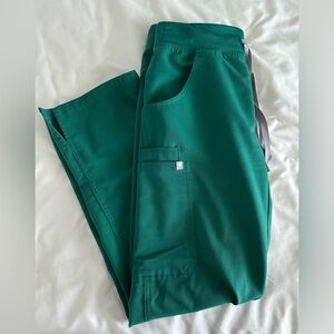 Figs Kade Petite XS Cargo Pants in Hunter Green
